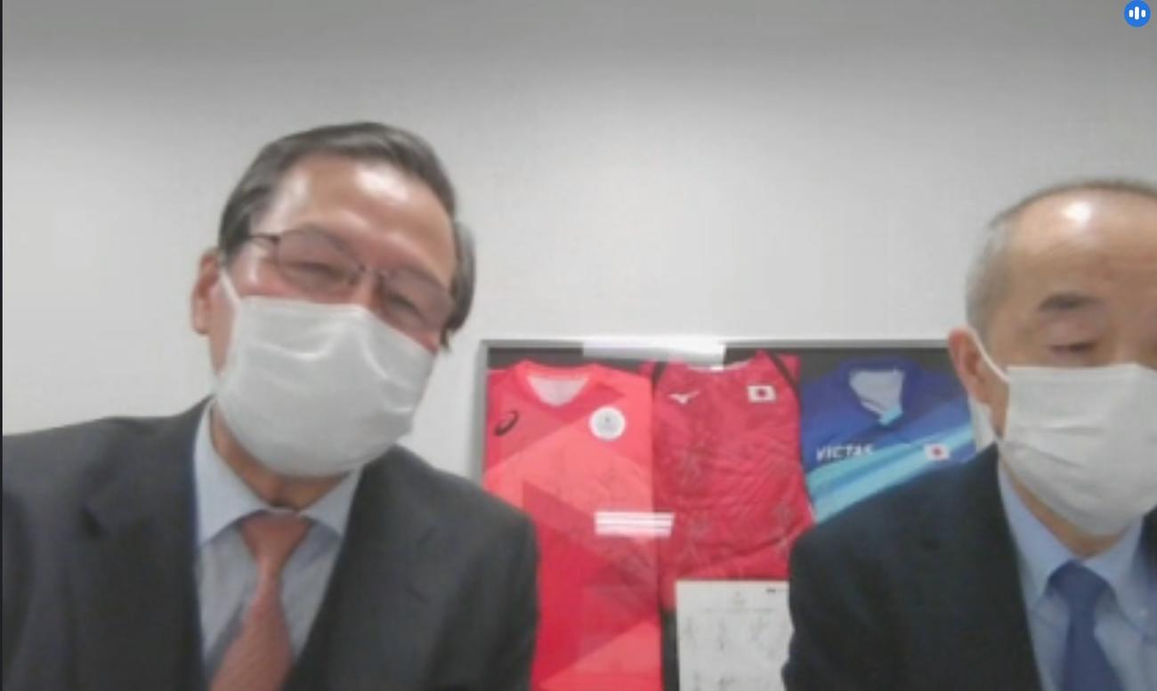 理事会後に取材対応した日本卓球協会の星野一朗専務理事（右）と宮崎義仁常務理事
