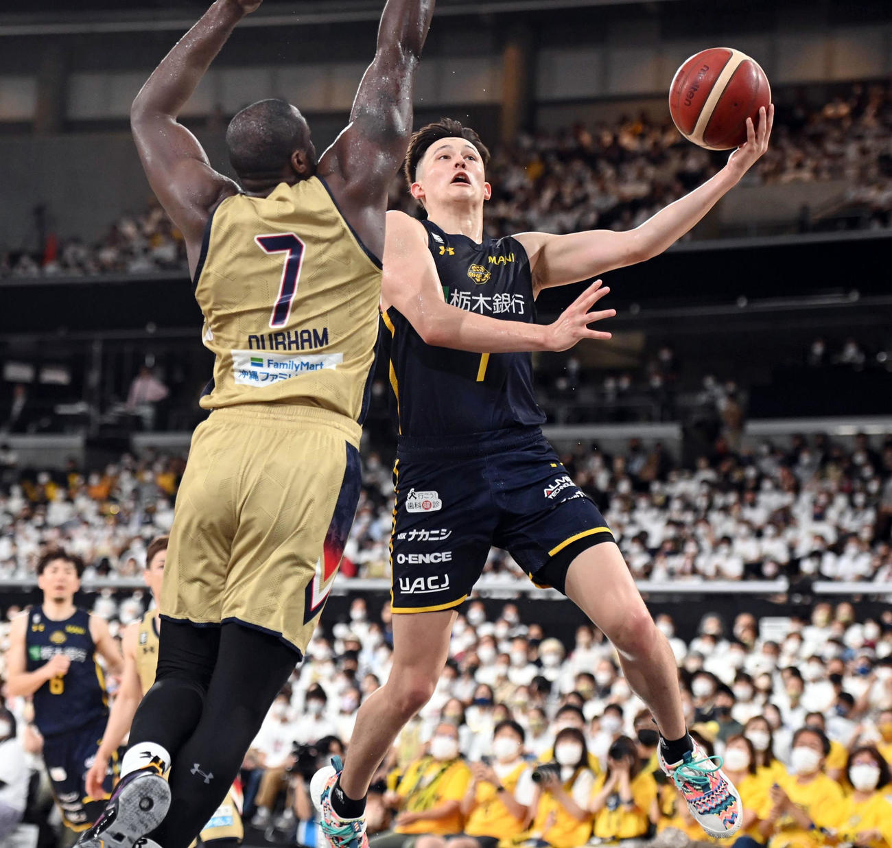22年5月28日、Bリーグチャンピオンシップ決勝　琉球対宇都宮　第4Q、シュートを放つ宇都宮・テーブス海（代表撮影）