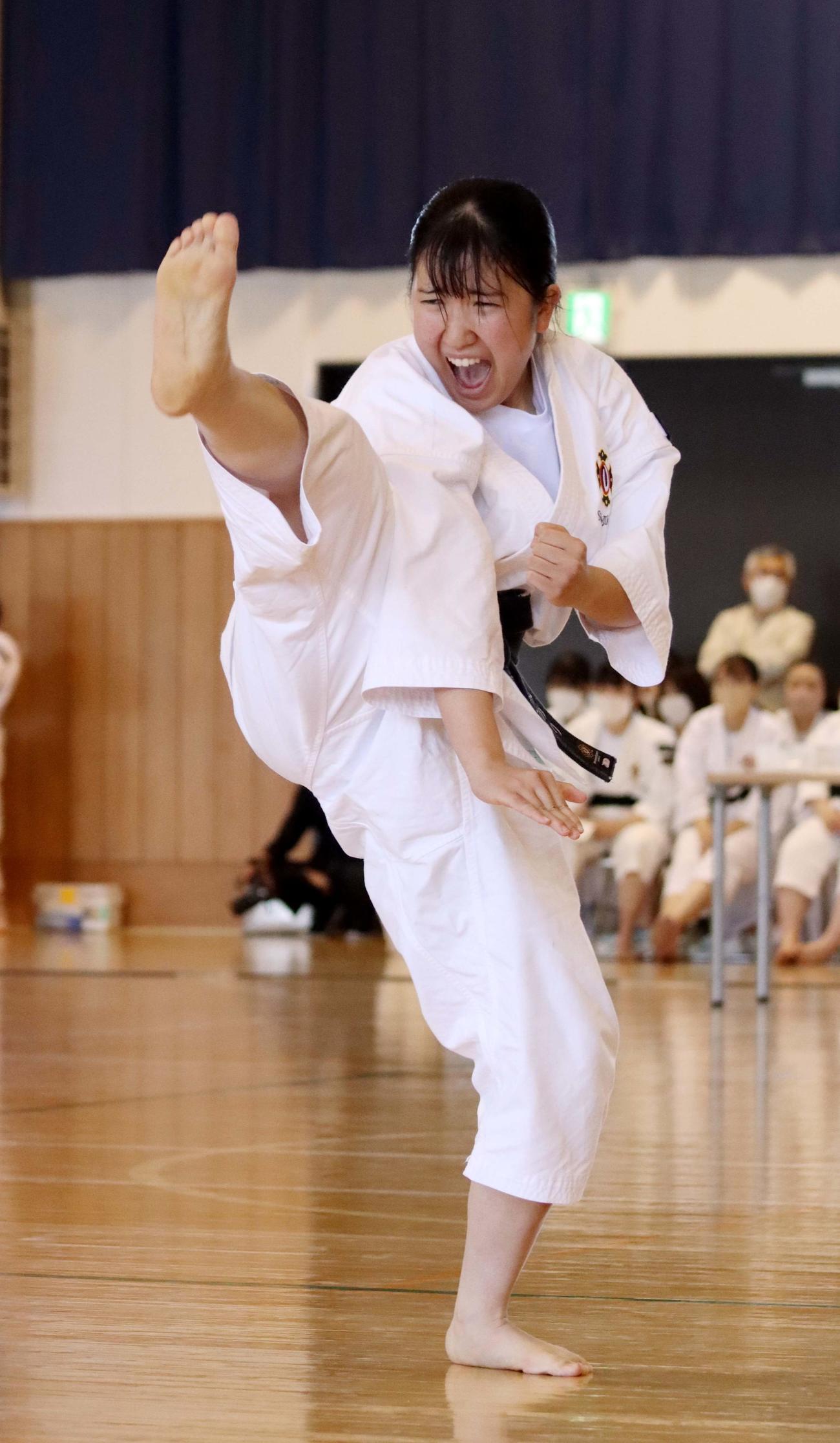 富良野・松本みのり2種目制覇 少林寺拳法女子単独演武と団体制す