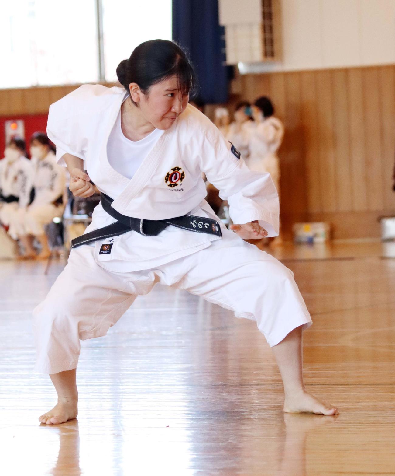 女子単独演武で優勝した松本の演武（撮影・永野高輔）