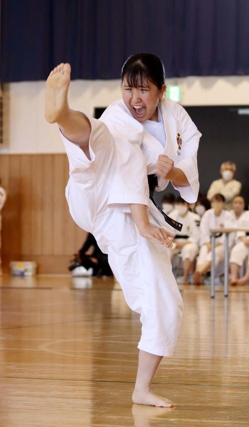 富良野・松本みのり2種目制覇 少林寺拳法女子単独演武と団体制す