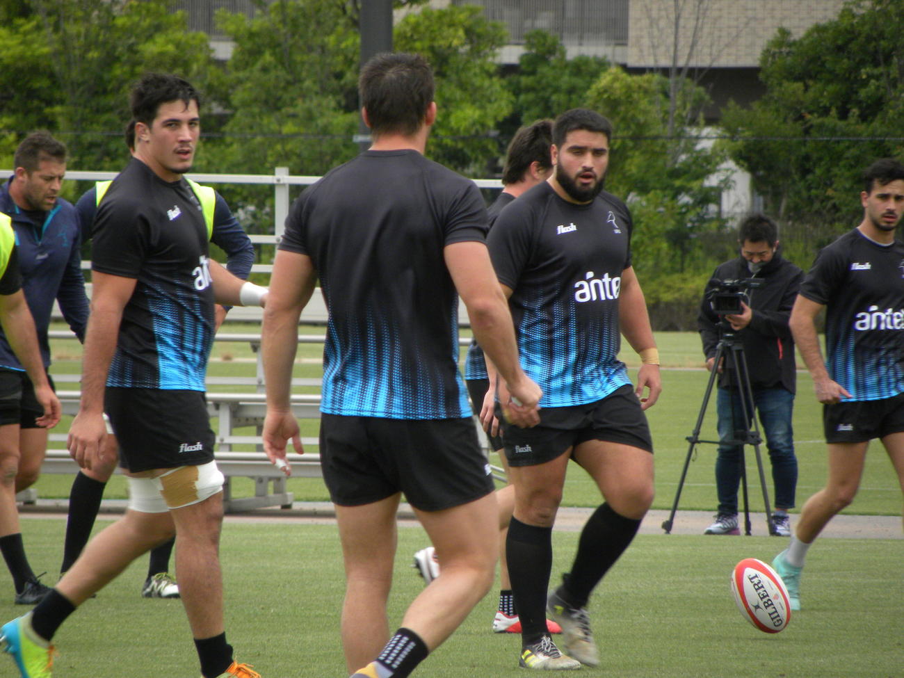 日本代表とのテストマッチに向けてトレーニングするウルグアイ代表（撮影・松本航）