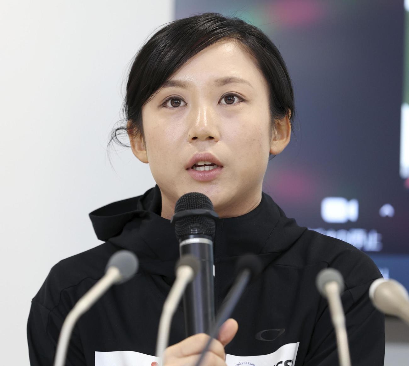 記者会見するスピードスケート女子の高木美帆＝16日、東京都内（アフロスポーツ／JSF）