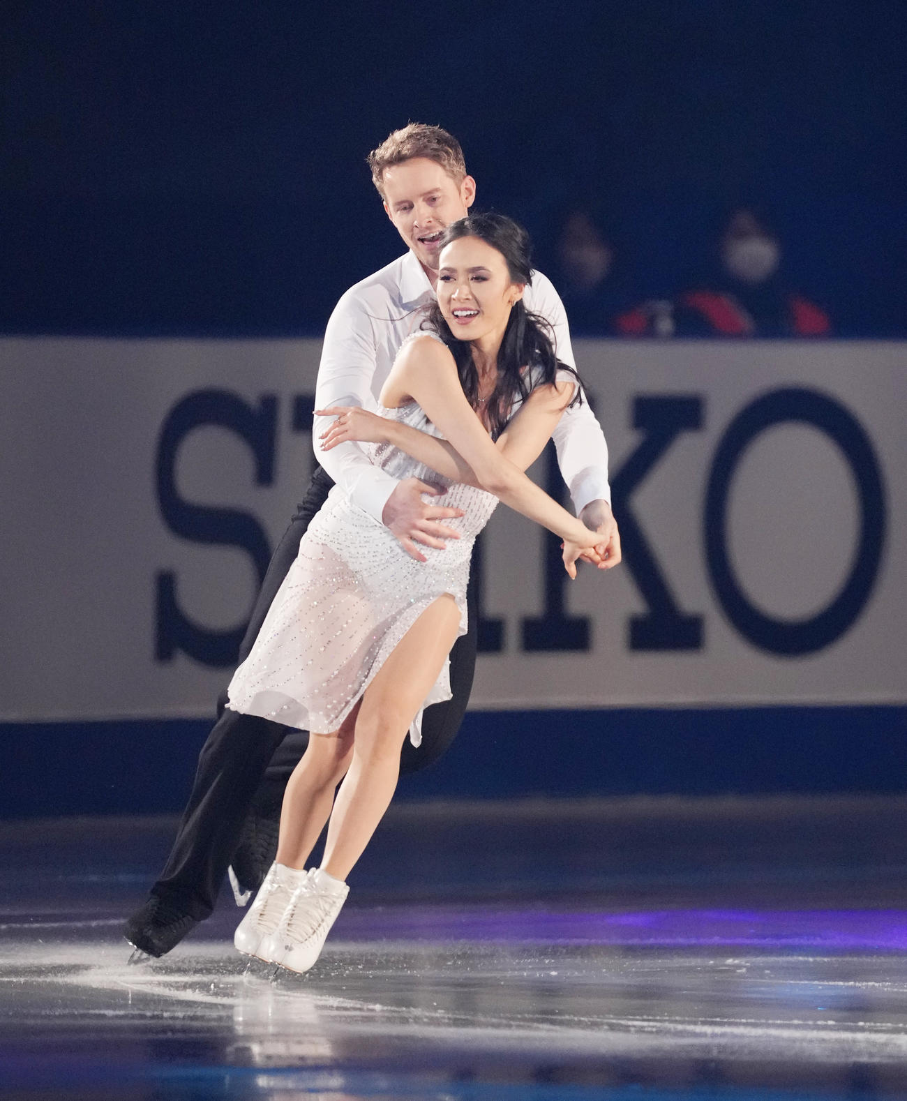 NHK杯国際フィギュアスケート競技大会　エキシビションで演技するマディソン・チョック、エバン・ベーツ組（2021年11月14日）