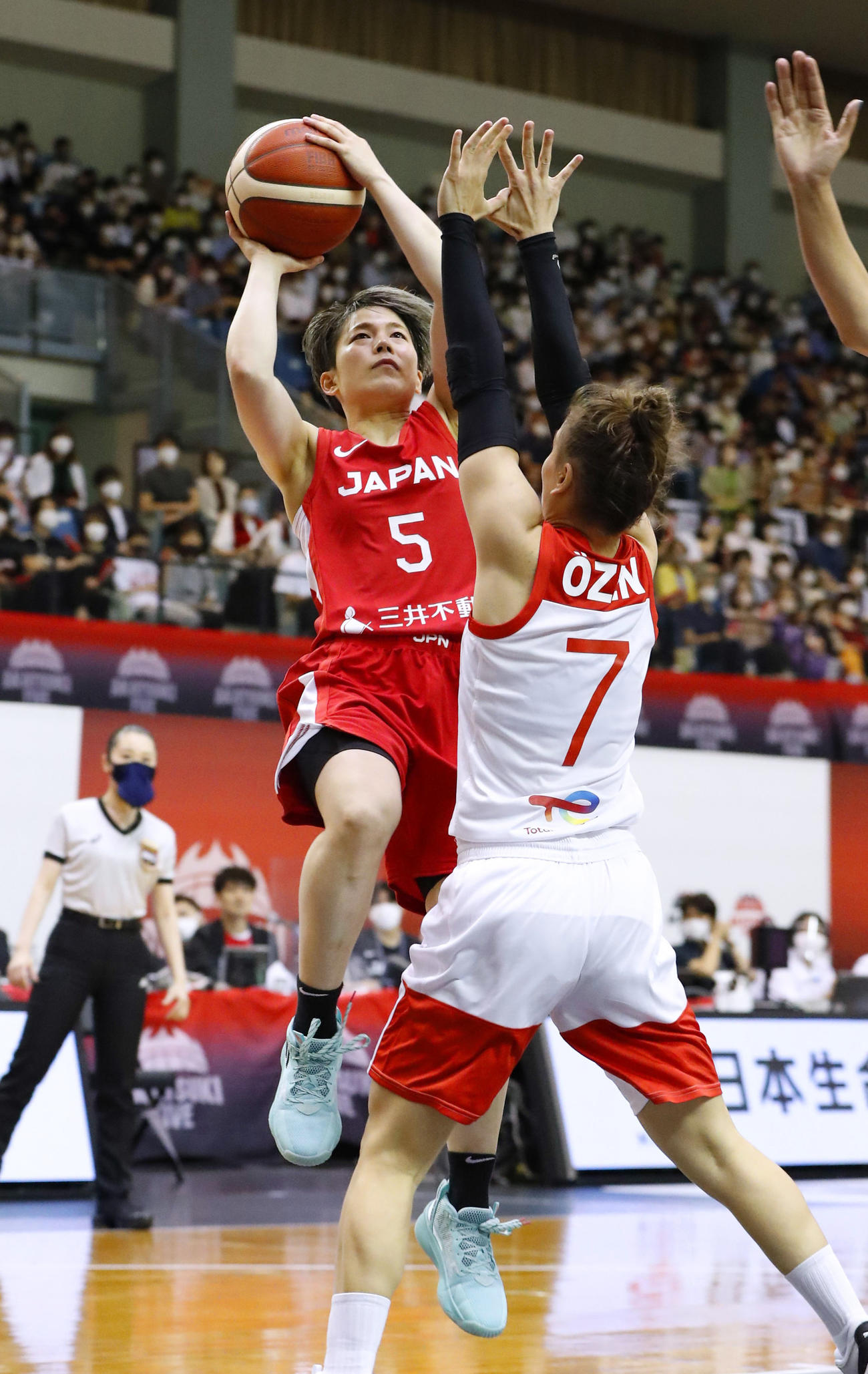 バスケットボール女子日本代表国際強化試合　日本対トルコ　第3Q、シュートを狙う安間志織（代表撮影）