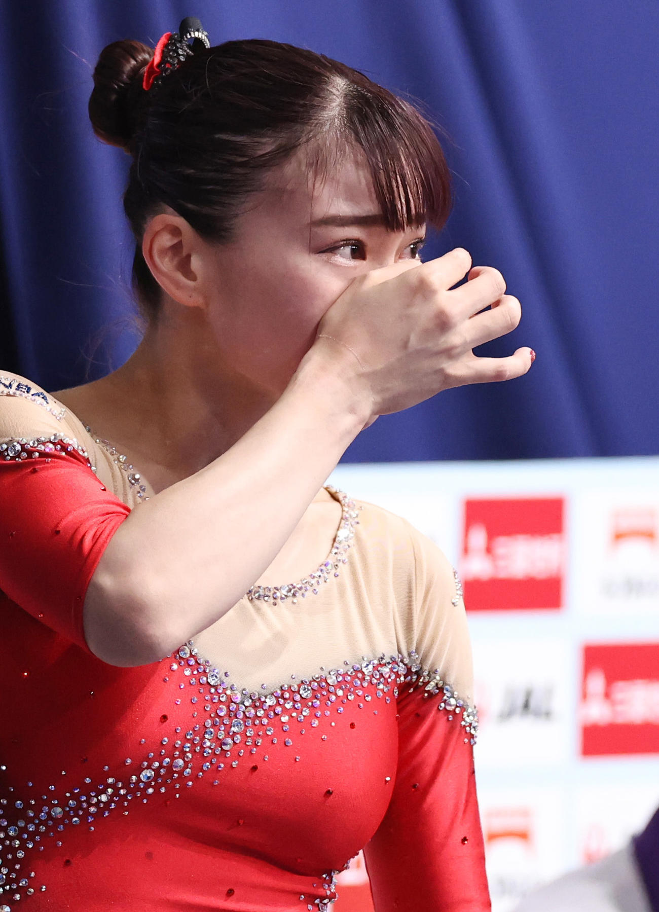 女子ゆか決勝の演技を終え涙する杉原（撮影・垰建太）