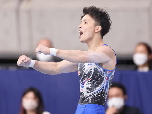 男子あん馬決勝で演技を終え雄たけびを上げる杉野(撮影・垰建太)