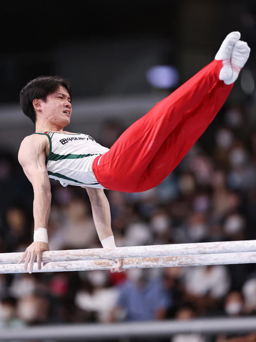 男子平行棒決勝で演技する田中(撮影・垰建太)