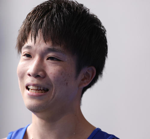 男子つり輪決勝で演技を終え涙する高橋(撮影・垰建太)