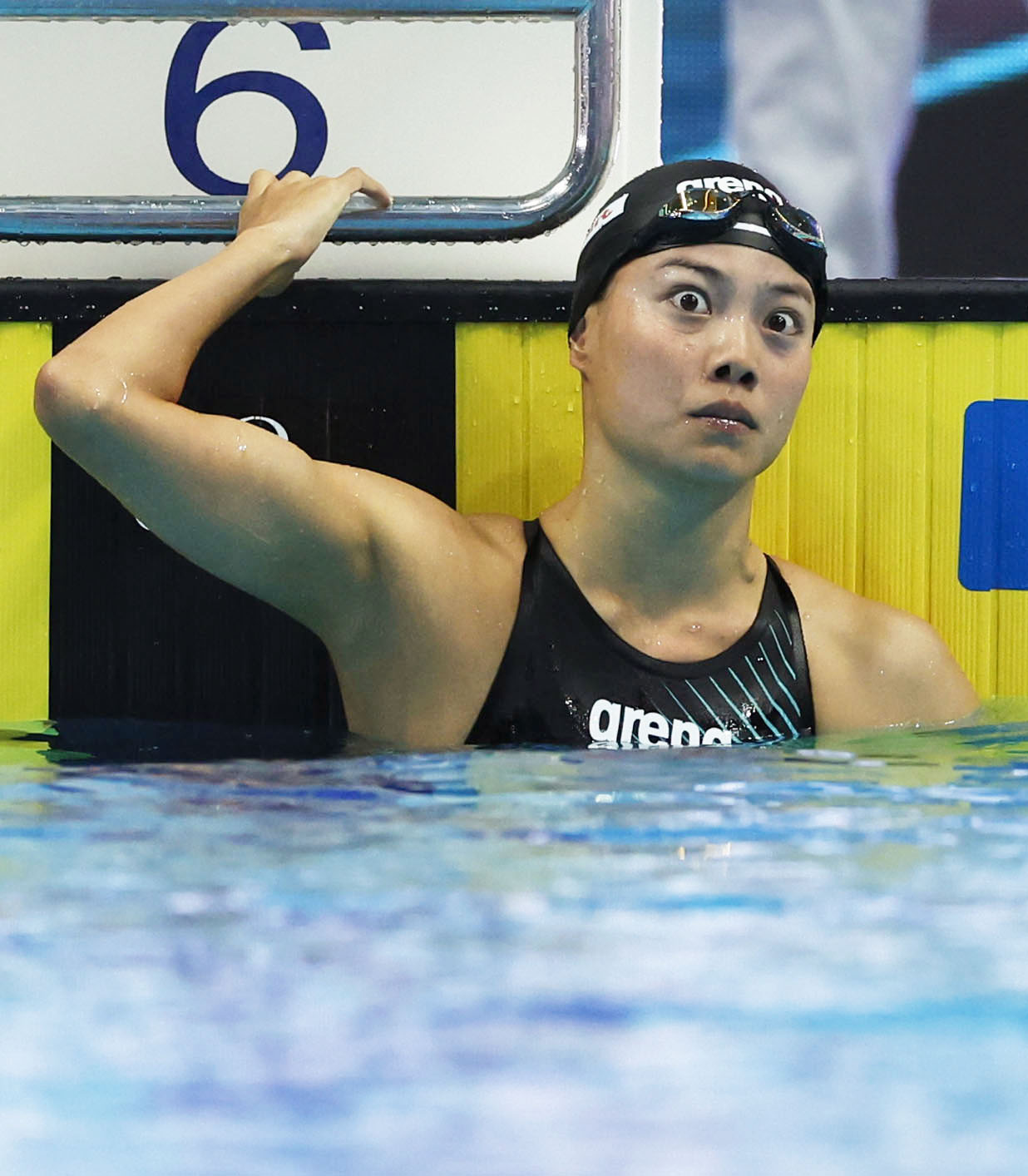女子200メートル個人メドレー準決勝のレースを終えた大本里佳（共同）