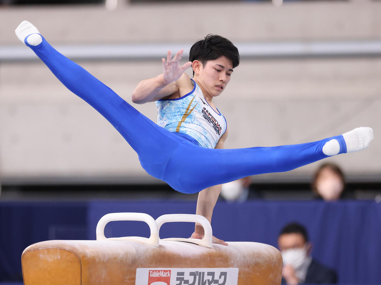 男子あん馬決勝で演技する谷川翔（撮影・垰建太）