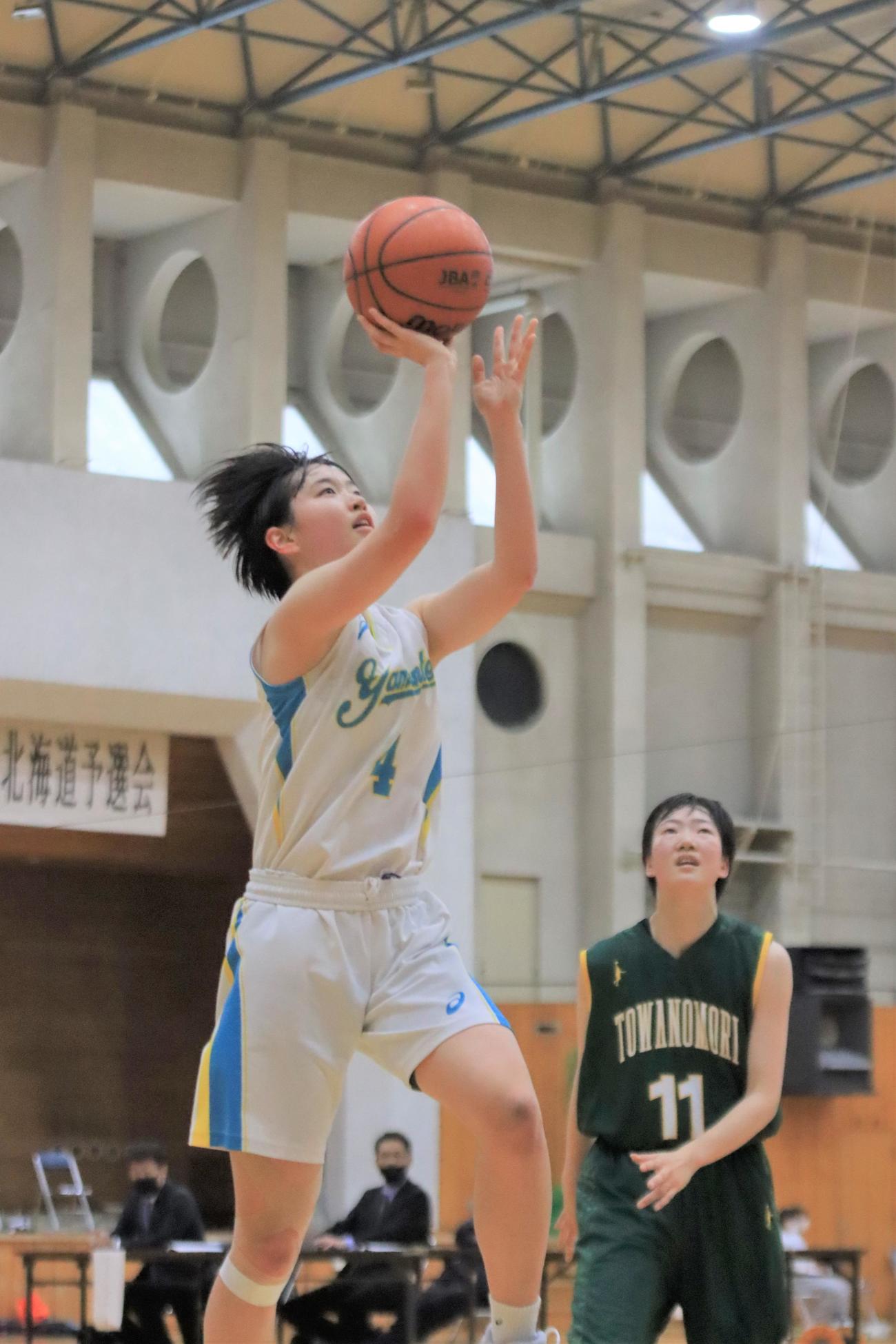 シュートを狙う札幌山の手・森岡（撮影・保坂果那）