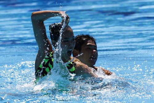 【世界水泳】きょうだいペア佐藤友花・陽太郎組が混合銀メダル 20年から本格的にペア結成