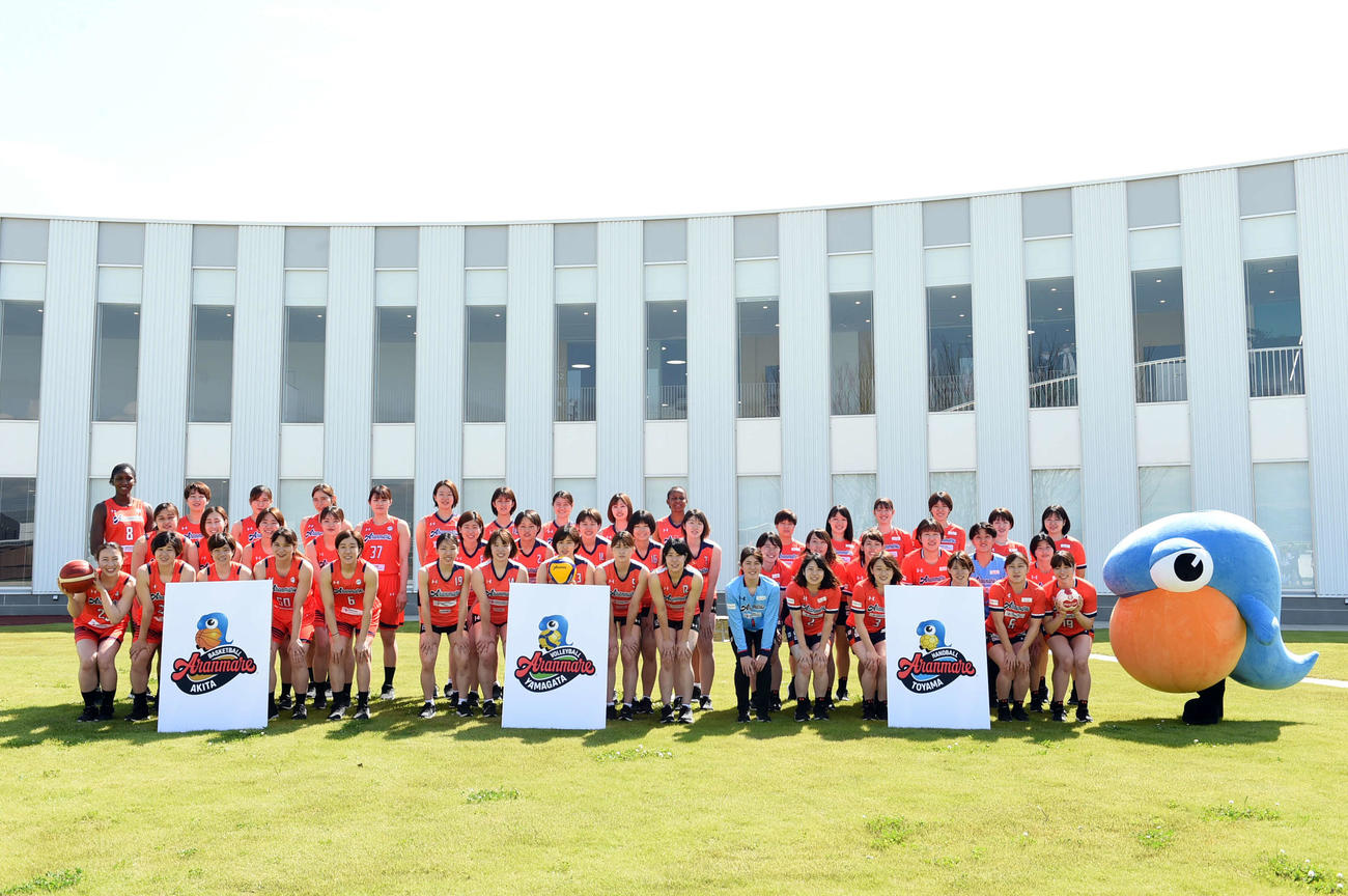 22－23シーズンの飛躍を誓った左からアランマーレ秋田、アランマーレ山形、アランマーレ富山の選手たち（撮影・相沢孔志）