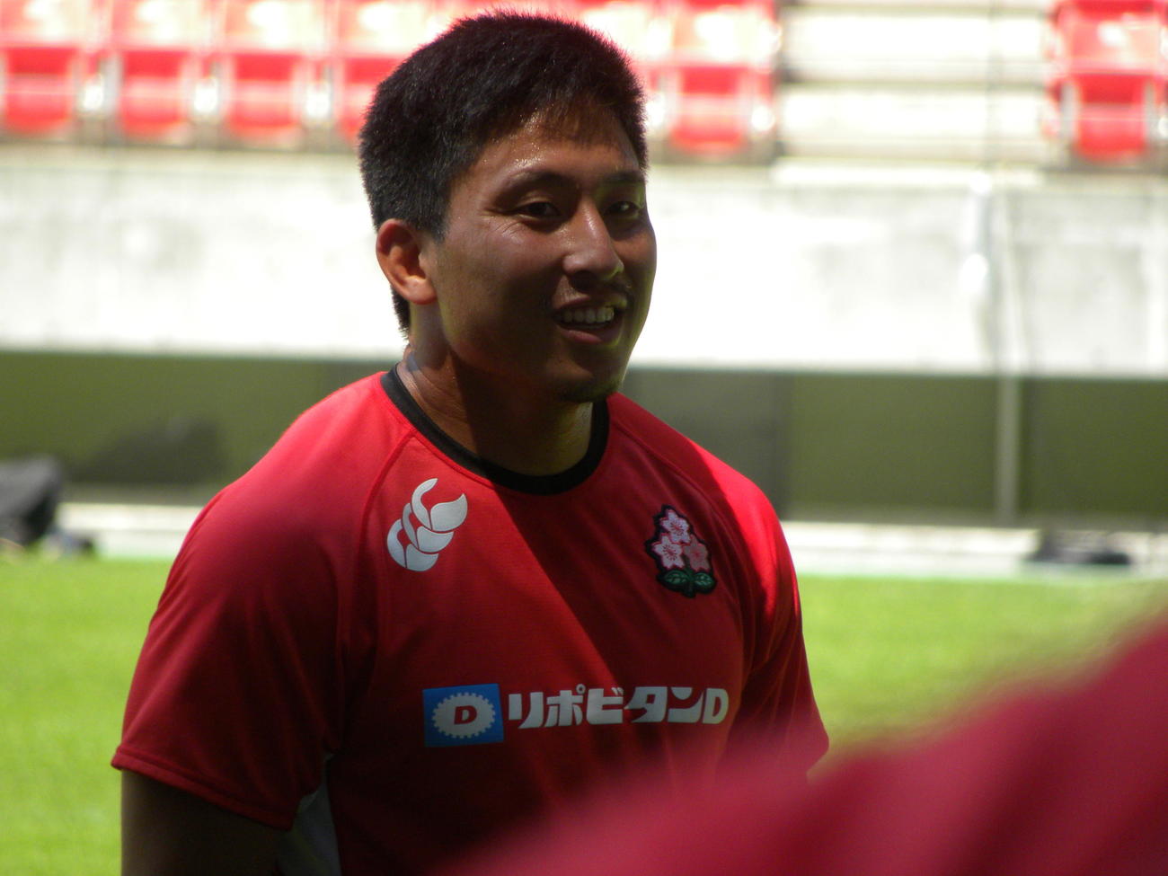 フランス戦に向けて前日練習で笑顔を見せる日本代表SH茂野（撮影・松本航）