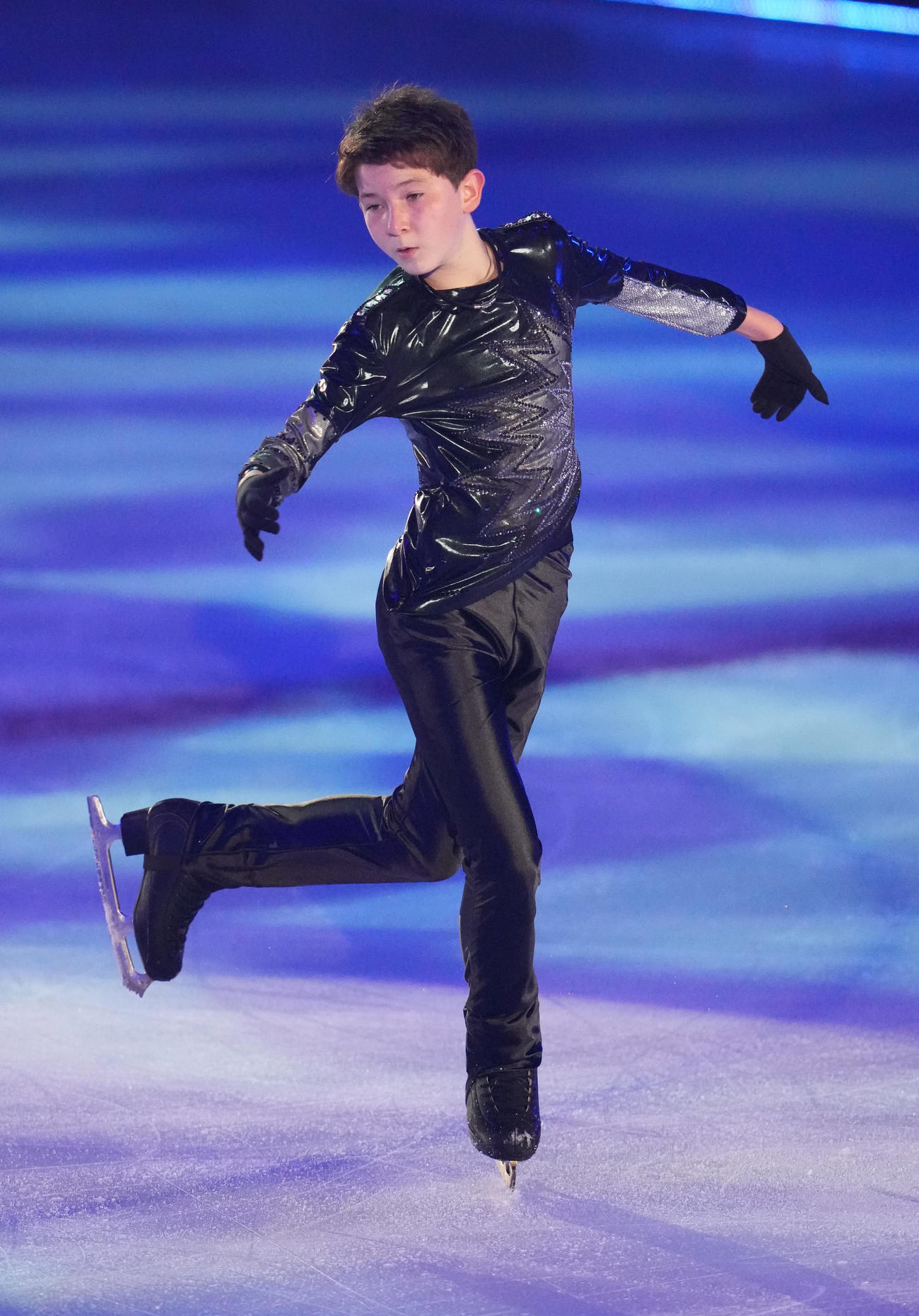 「ドリーム・オン・アイス2022」で演技を披露する男子シングルの中田（撮影・小沢裕）