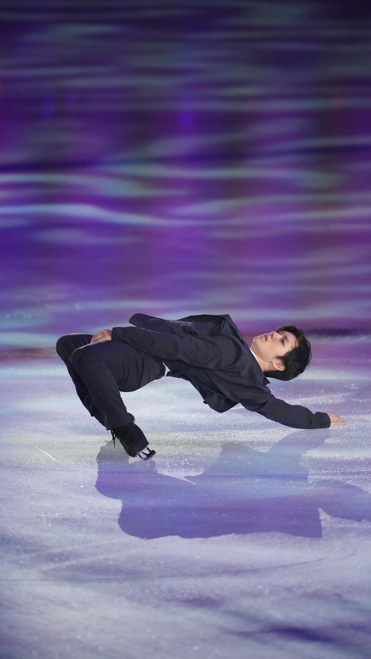 「ドリーム・オン・アイス2022」のオープニングで演技を披露する宇野昌磨（撮影・小沢裕）