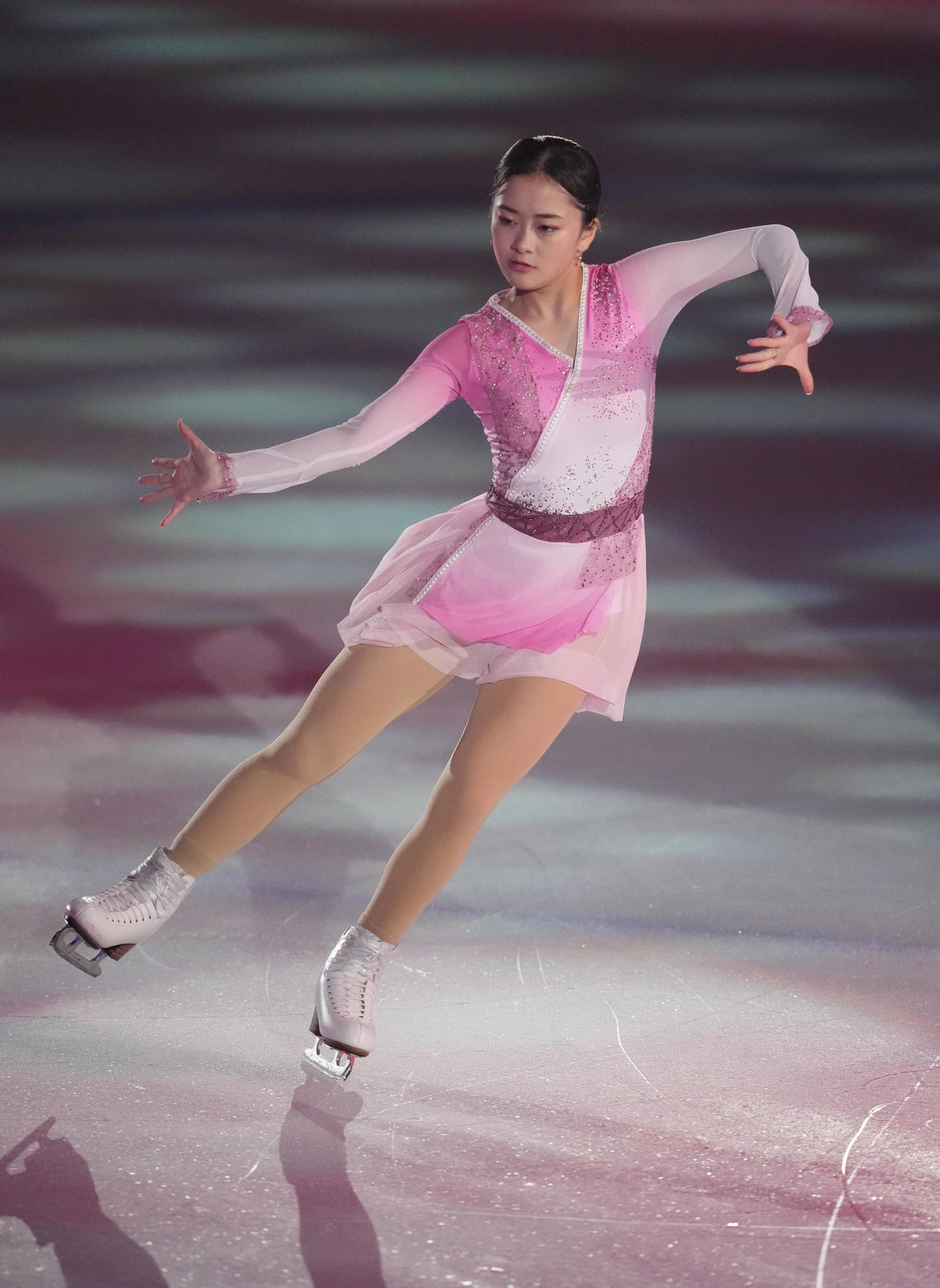 「ドリーム・オン・アイス2022」で演技を披露する女子シングルの渡辺（撮影・小沢裕）
