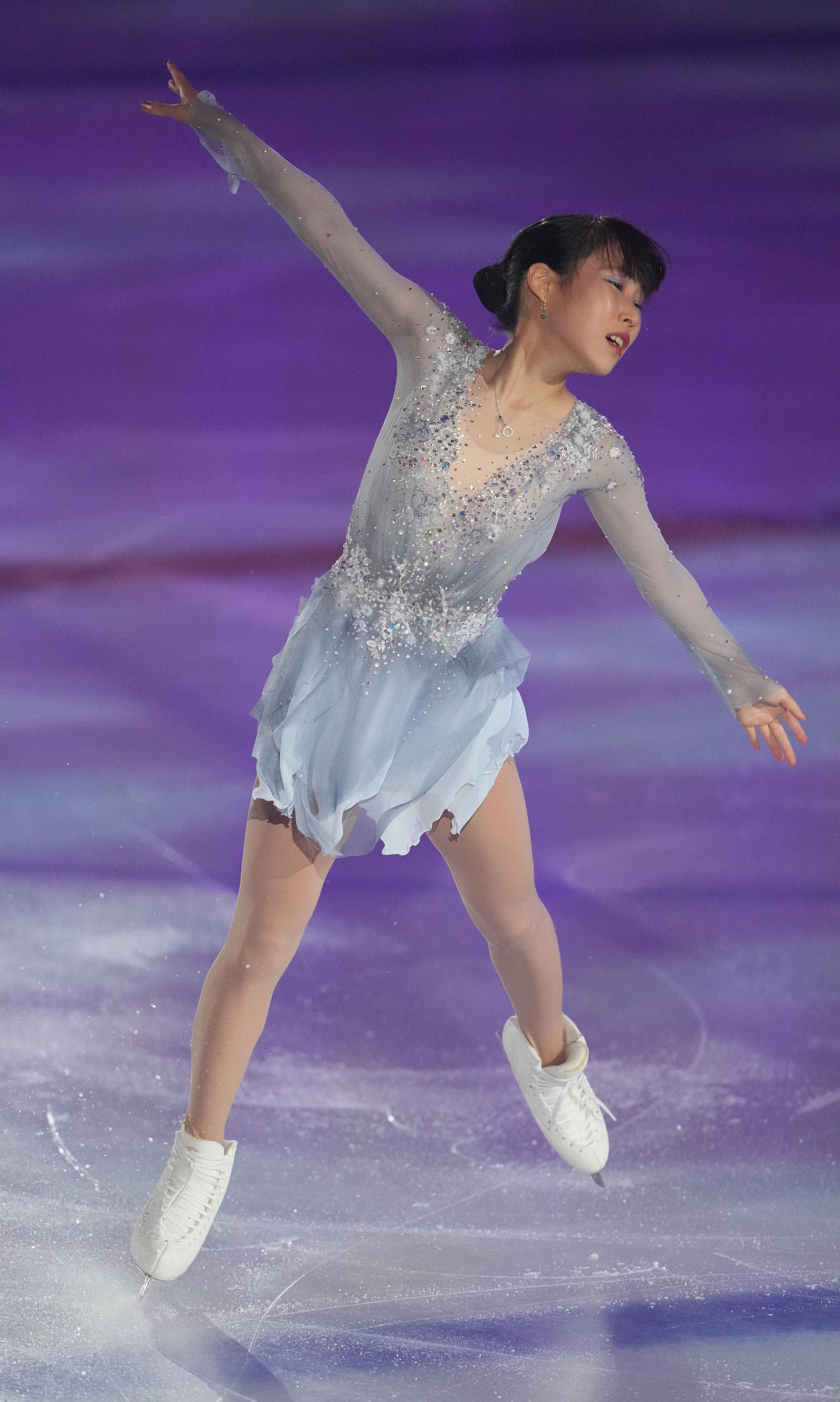 「ドリーム・オン・アイス2022」で演技を披露する女子シングルの三原（撮影・小沢裕）