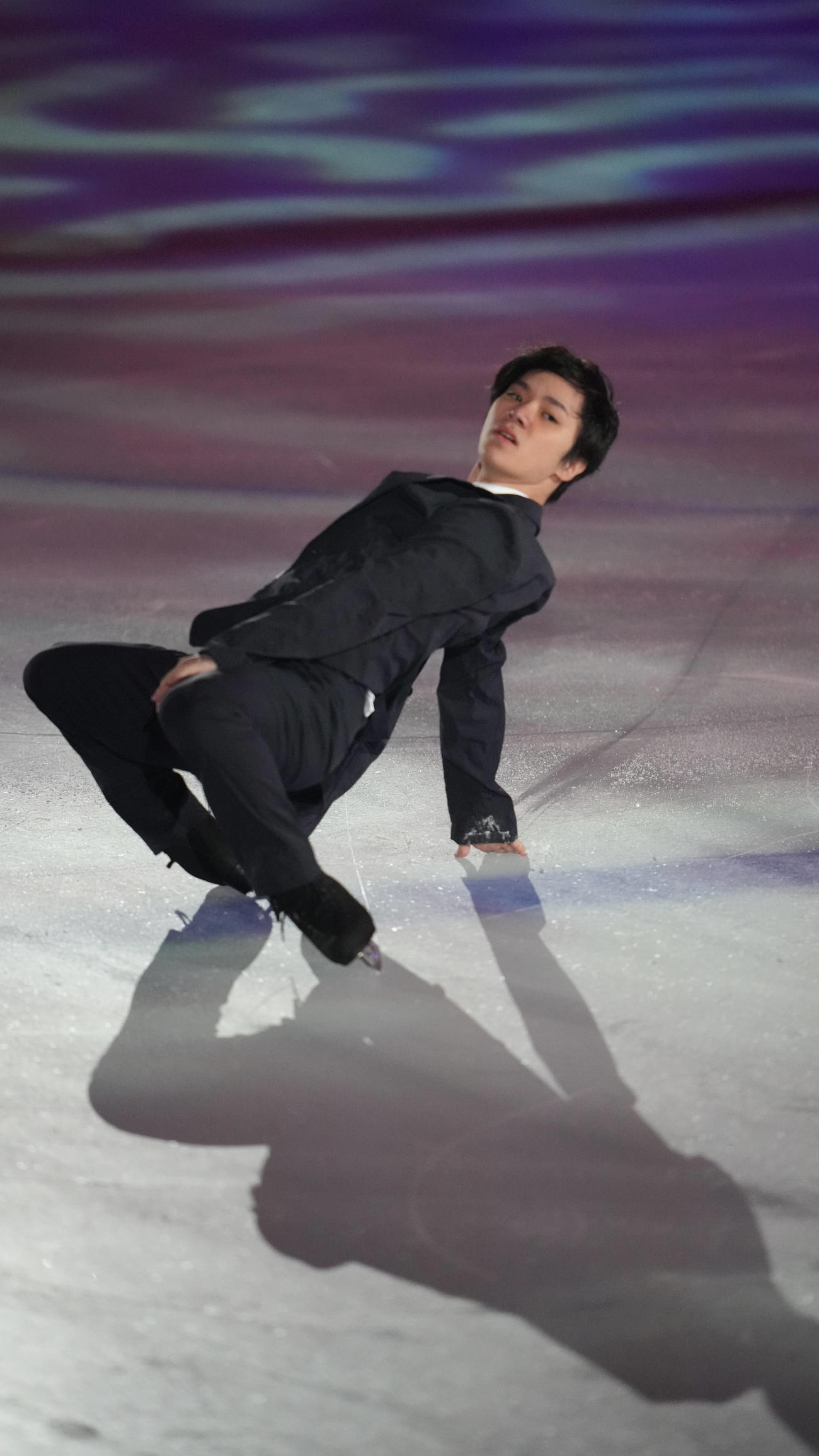 「ドリーム・オン・アイス2022」のオープニングで演技を披露する宇野昌磨（撮影・小沢裕）