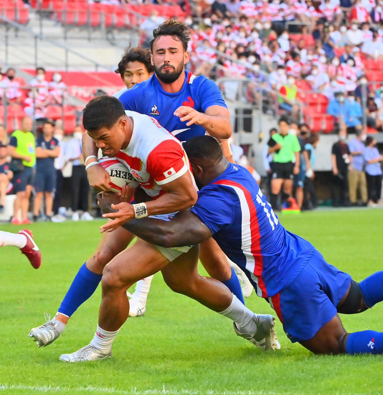 日本対フランス　後半、ラストプレーで右中間にトライを奪うWTBフィフィタ（撮影・和賀正仁）