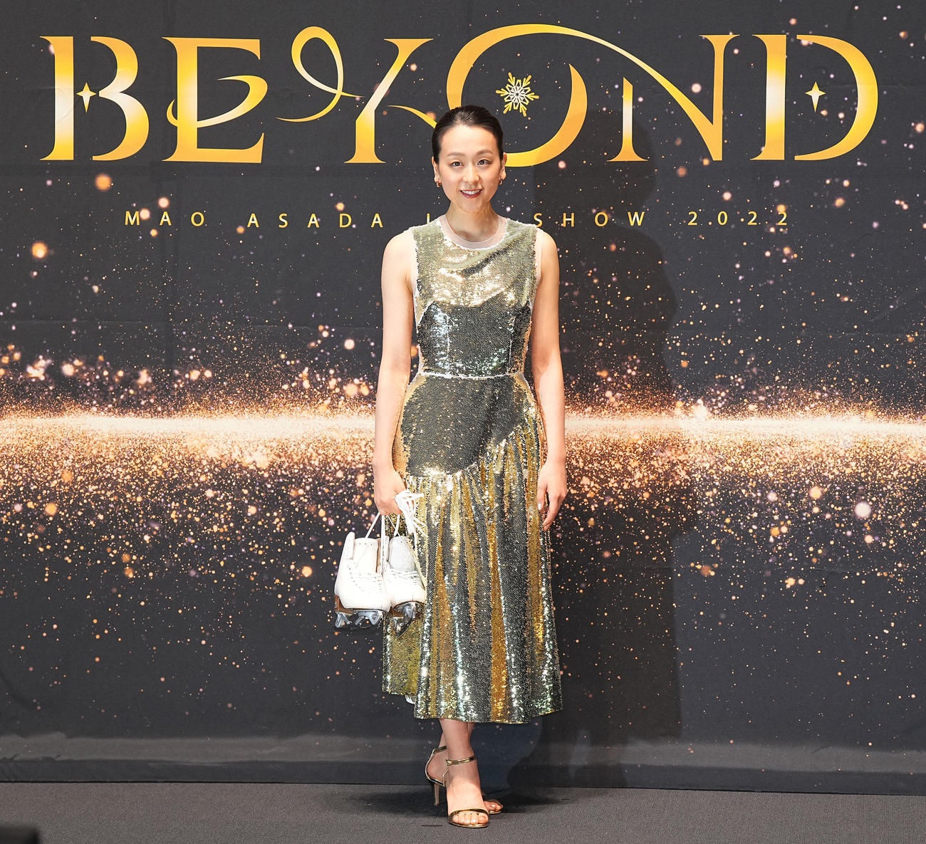 「BEYOND」の発表記者会見で笑顔を見せる浅田真央さん（撮影・菅敏）