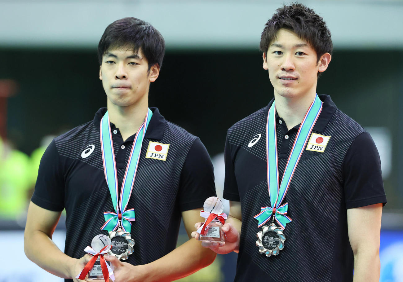 宮浦健人（左）、石川祐希（2021年9月19日撮影）