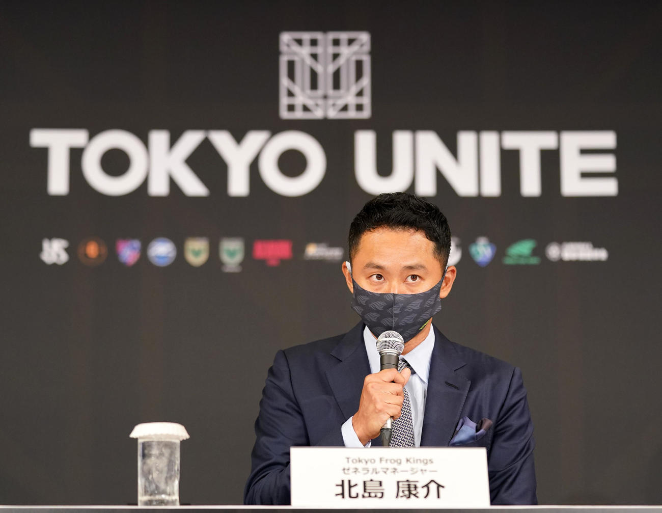 TOKYO UNITEについて語るTokyo Frog Kingsゼネラルマネージャーの北島康介氏（撮影・横山健太）