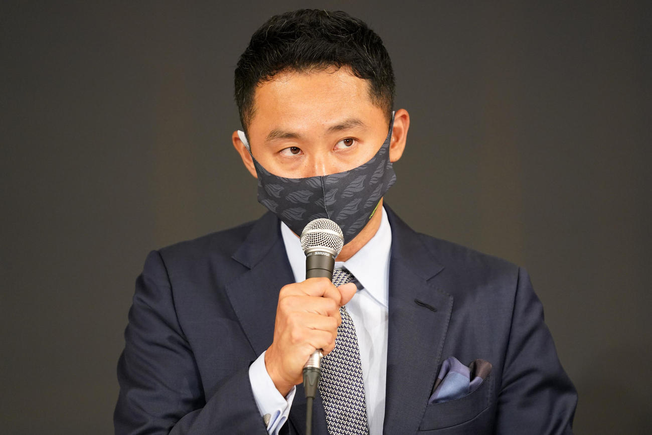 TOKYO UNITEについて語るTokyo Frog Kingsゼネラルマネージャーの北島康介氏（撮影・横山健太）