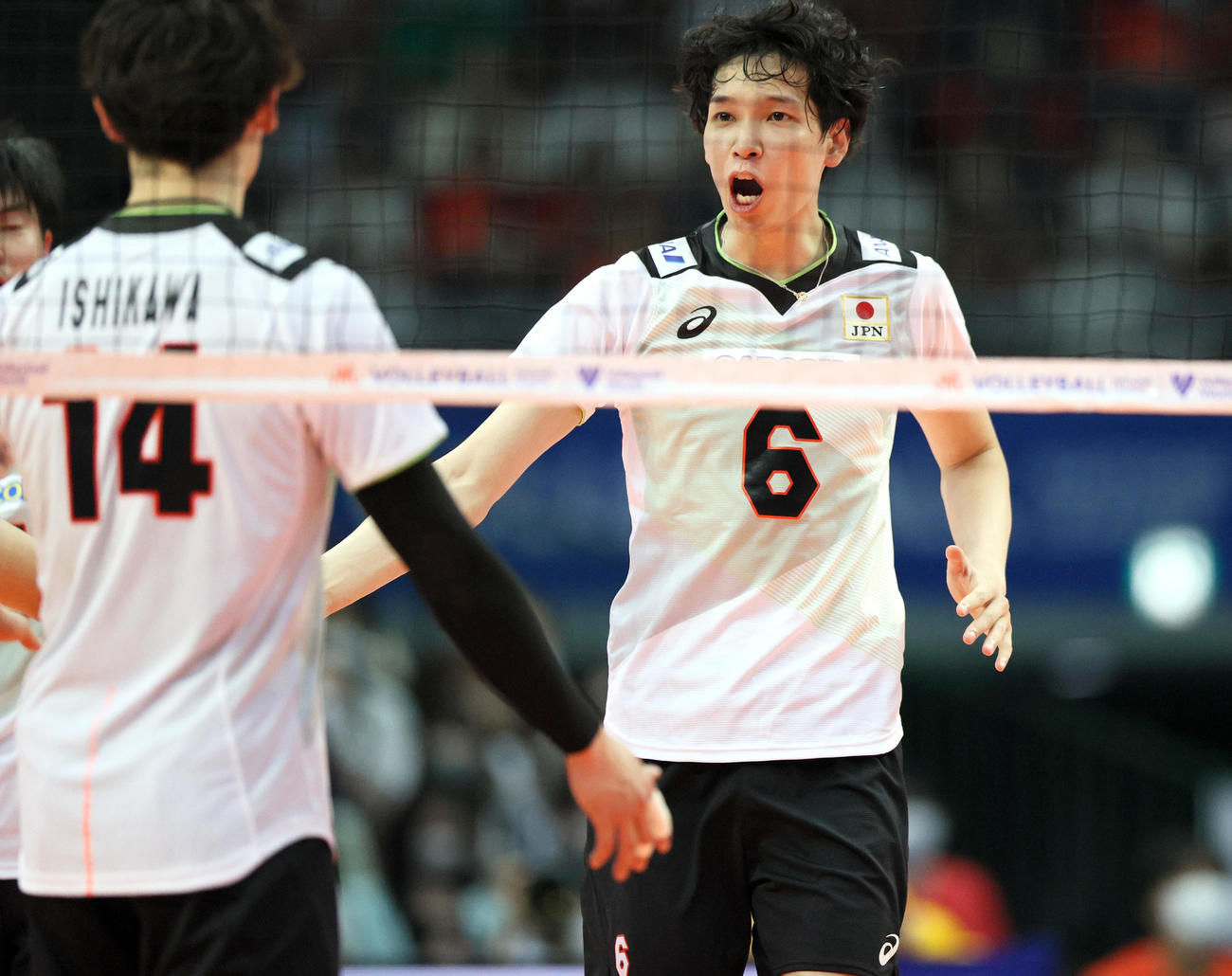 日本対カナダ　第3セット、山内は仲間を鼓舞する（撮影・上山淳一）
