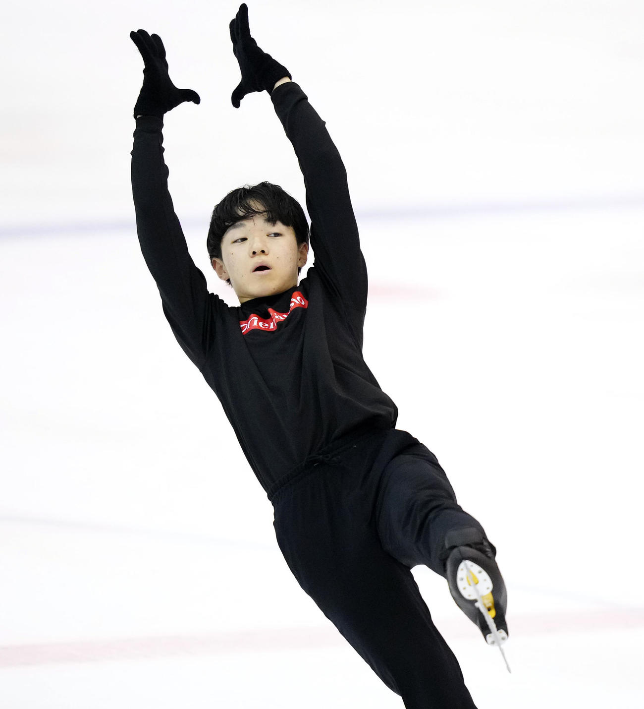 フィギュアスケートの全日本合宿で公開練習に臨む鍵山（撮影・江口和貴）