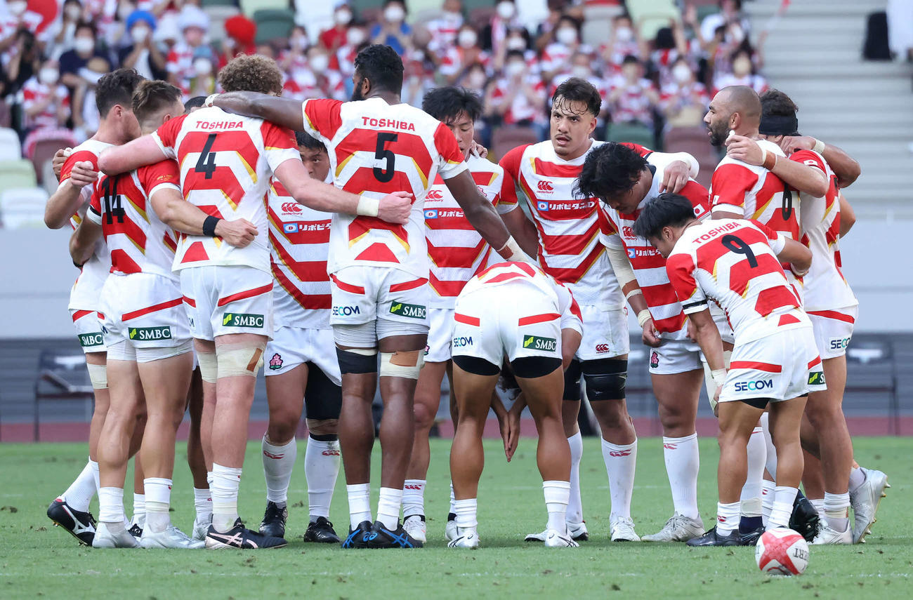 日本対フランス　前半をリードして終えた日本代表フィフティーン（撮影・丹羽敏通）