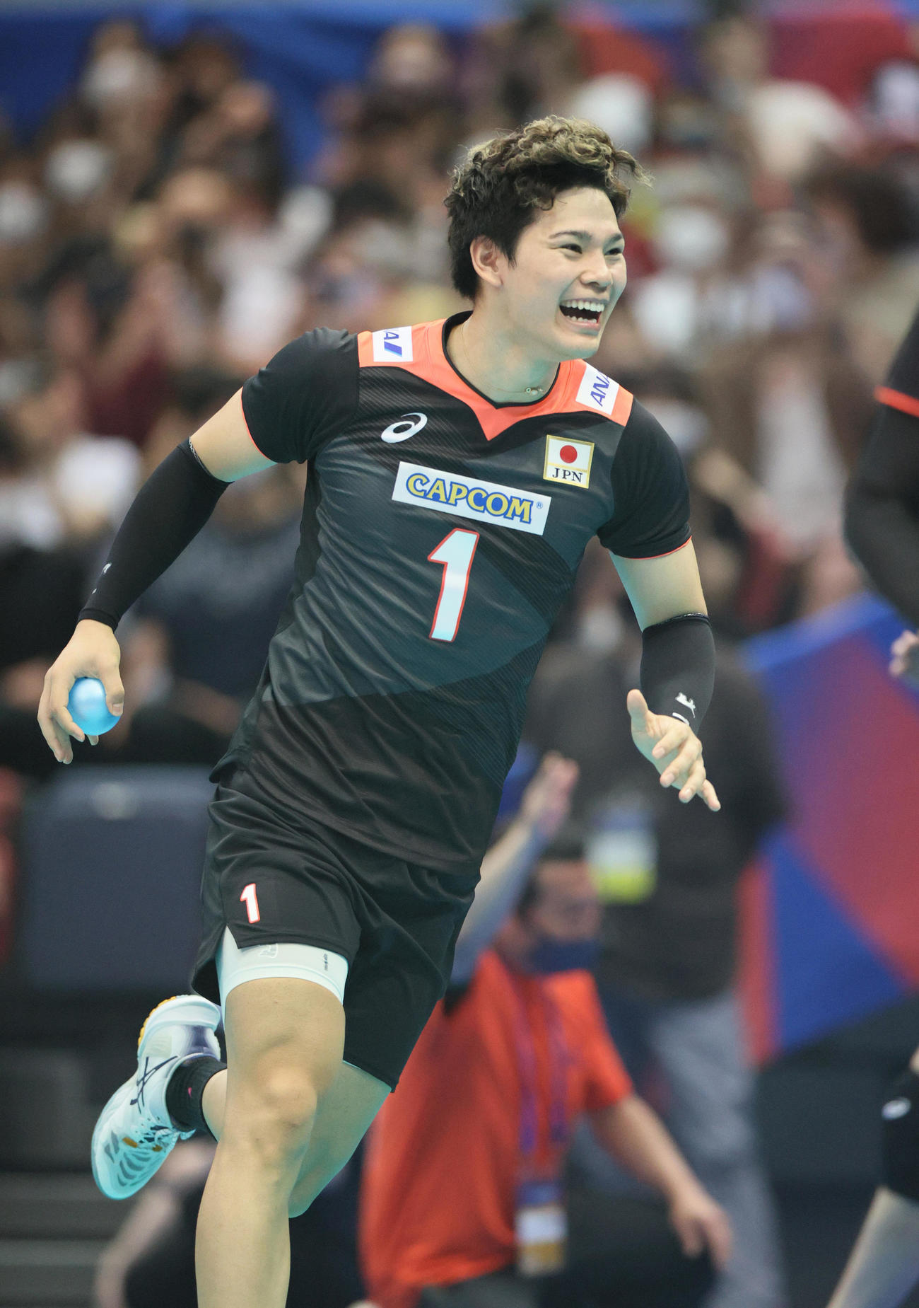 日本対ブラジル　試合へ向け入場する西田（撮影・上山淳一）