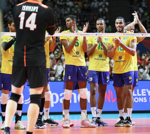 日本対ブラジル　日本に勝利し喜ぶブラジル代表チーム（撮影・上山淳一）