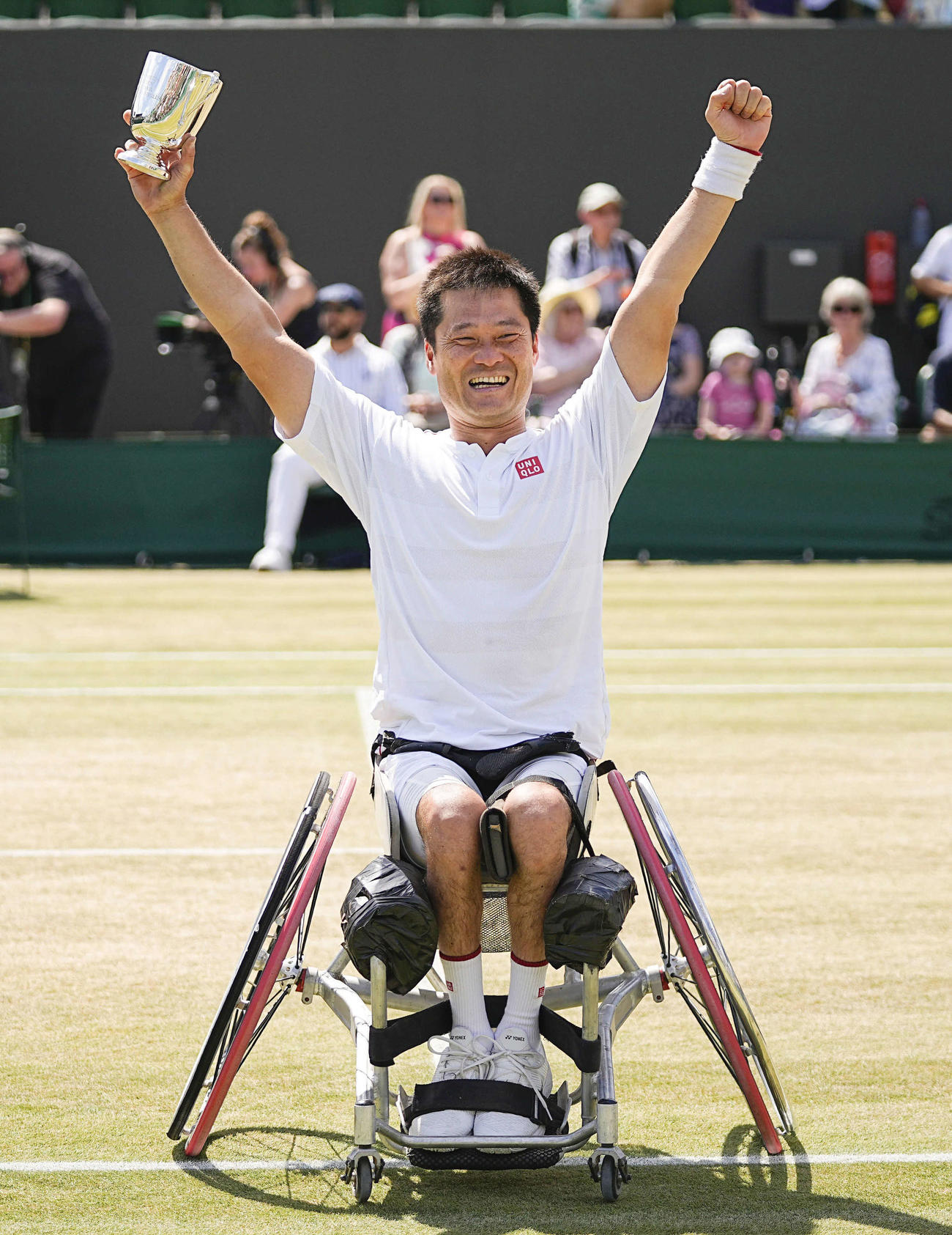 ウィンブルドンの車いすの部男子シングルスで初優勝した国枝。四大大会全制覇となり、パラリンピック金メダルを合わせた「生涯ゴールデンスラム」を達成（共同）
