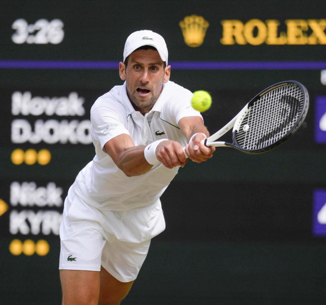 男子シングルス決勝でプレーするノバク・ジョコビッチ（共同）