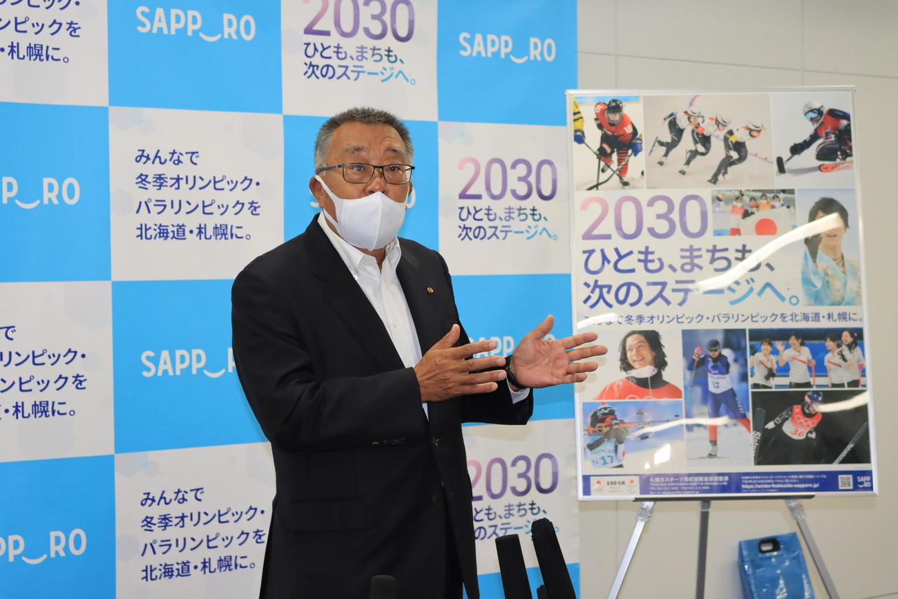 冬季オリンピック・パラリンピック競技団体連絡会議の会長を務める北海道・札幌スキー連盟の勝木会長は取材に応じる（撮影・保坂果那）