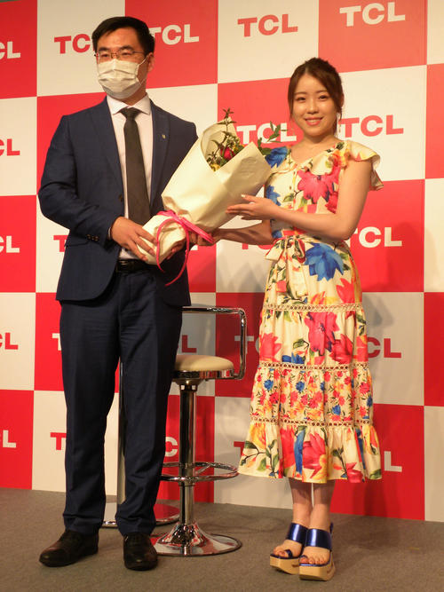 紀平梨花 色鮮やかな花がデザインされたワンピースで登場 お返ししたい ファンに完全復活誓う フィギュア写真ニュース 日刊スポーツ