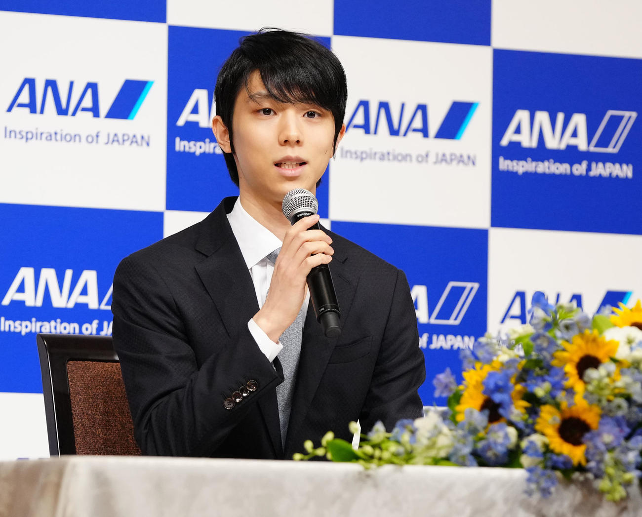記者会見に臨む羽生（撮影・江口和貴）