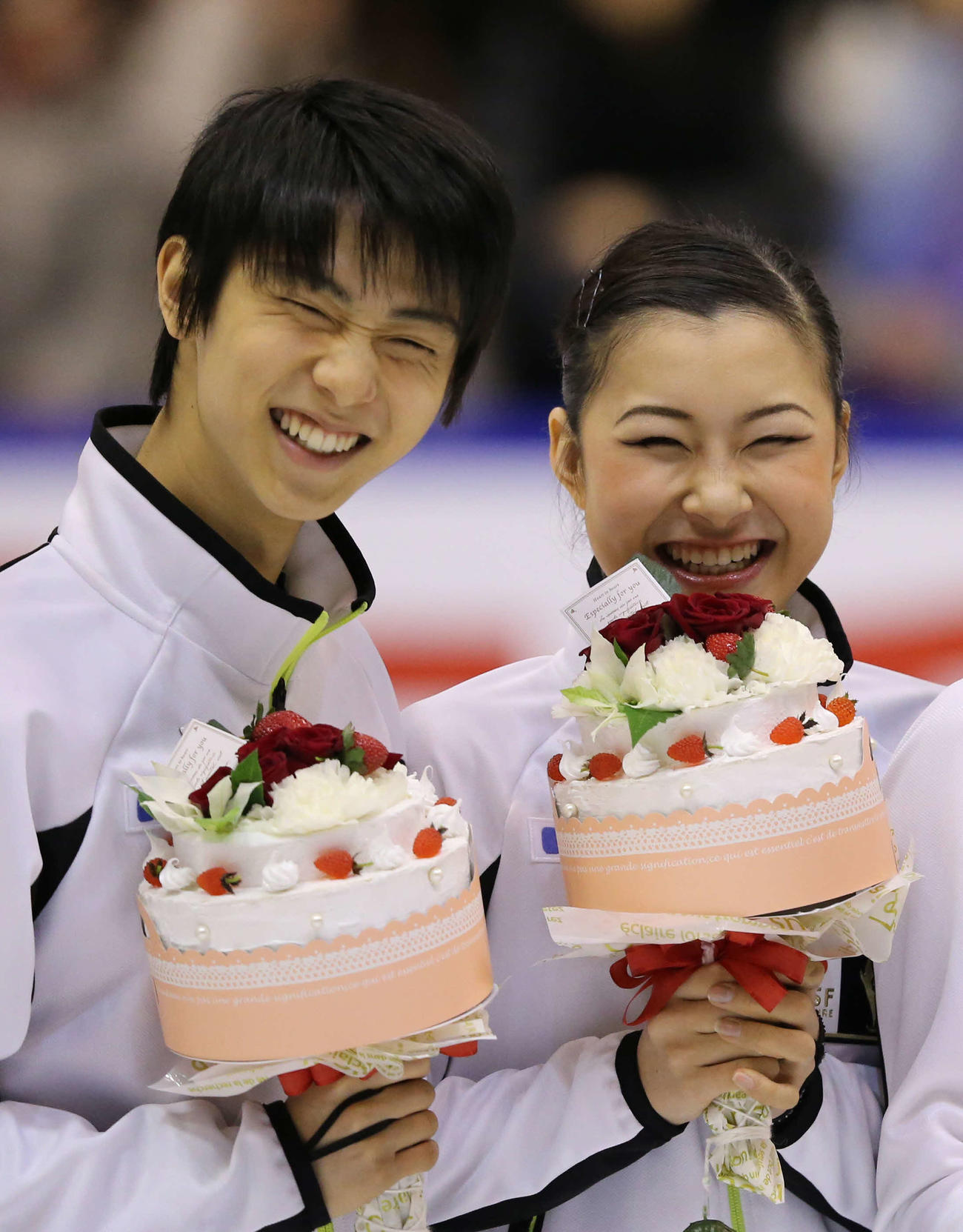 2012年12月23日全日本フィギュア　世界選手権の代表に選ばれ笑顔の羽生と村上