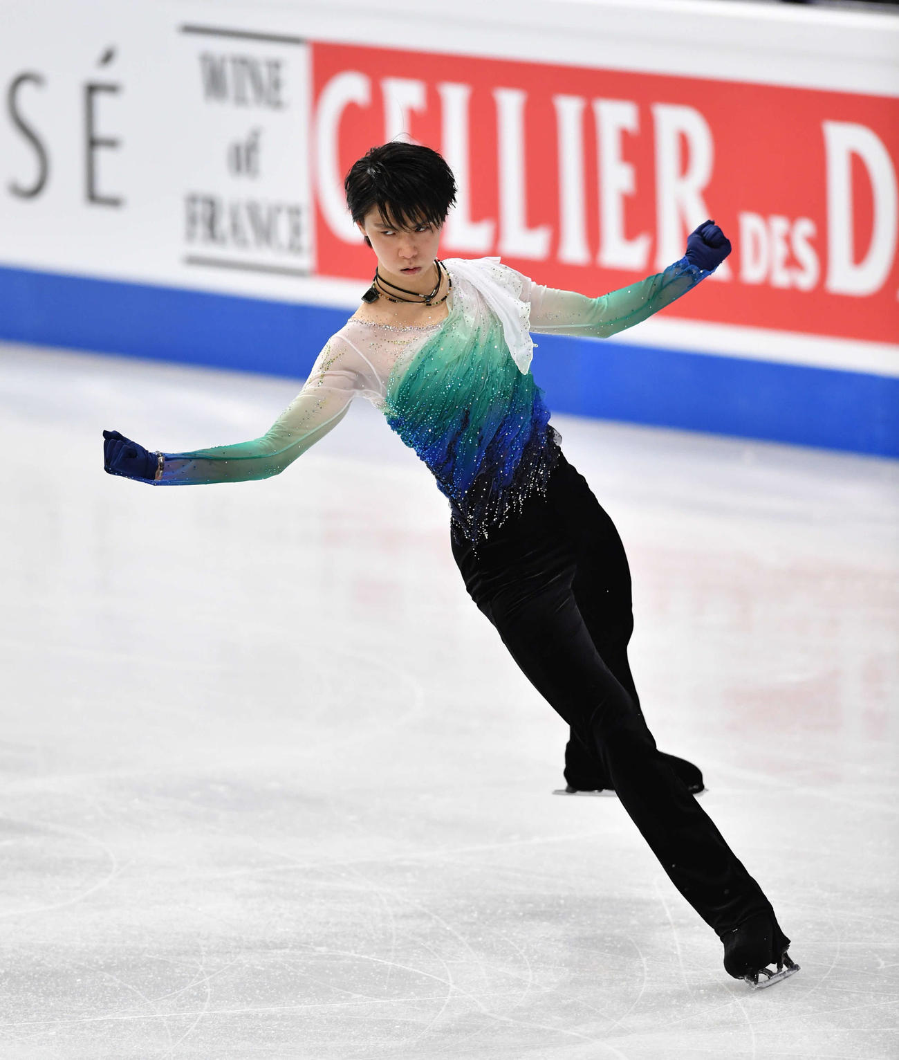2017年4月1日世界フィギュアスケート選手権　羽生はフリーの演技でジャンプの着氷後ガッツポーズする