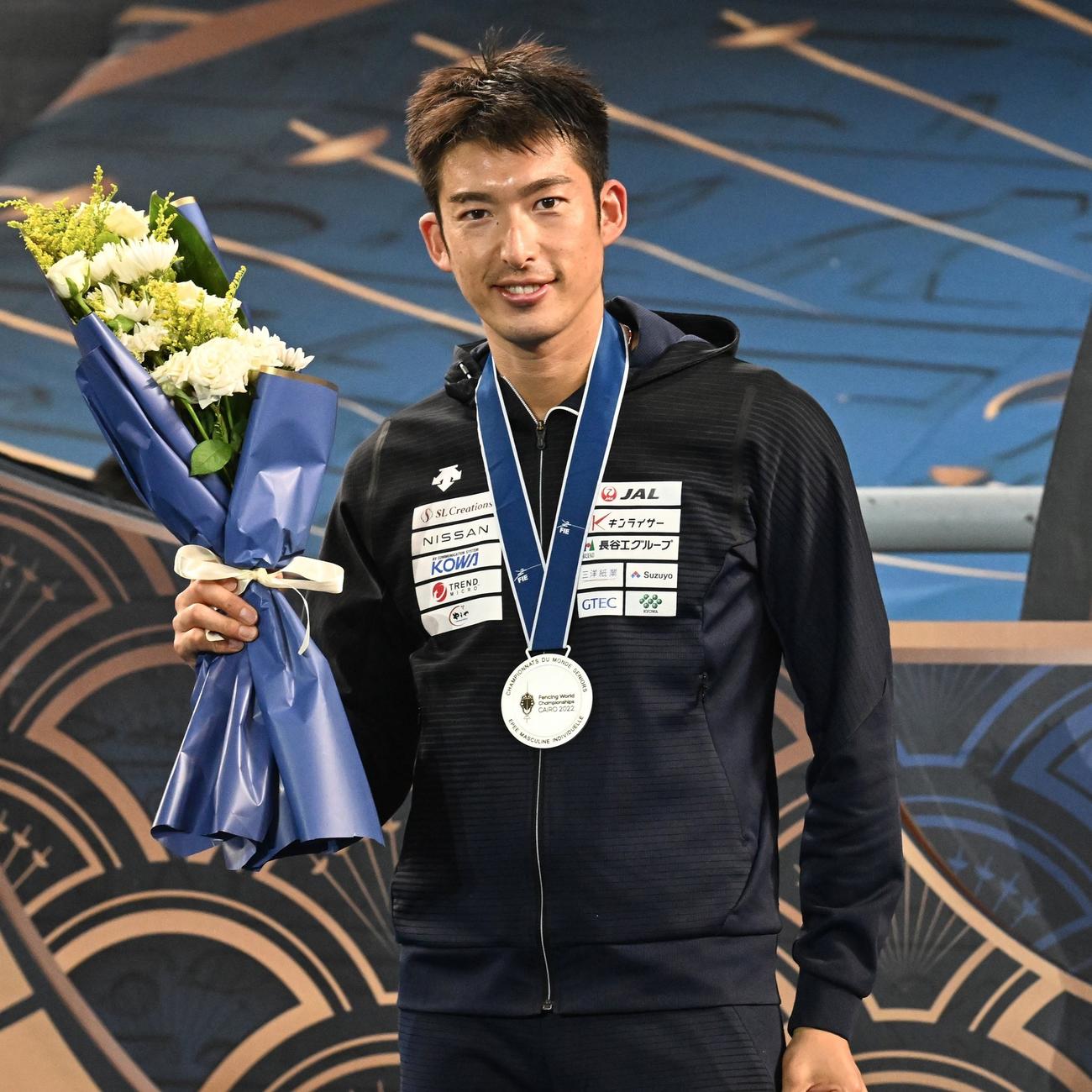 フェンシング世界選手権で日本エペ初の銀メダルを獲得した見延和靖（日本協会提供）