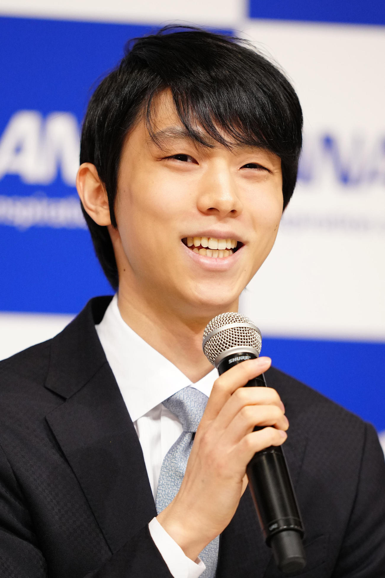 19日、記者会見を行った羽生結弦さん