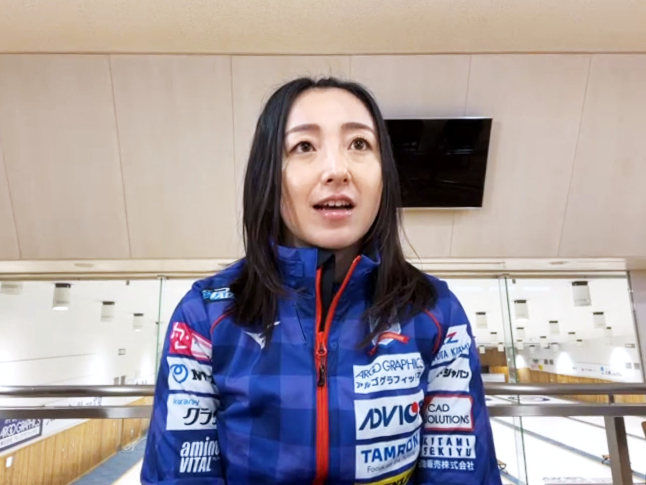 オンラインで記者会見したロコ・ソラーレの藤沢五月（共同）