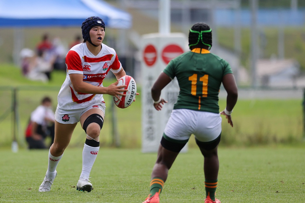 南アフリカ戦で攻め上がる日本代表FB松田（C）JRFU
