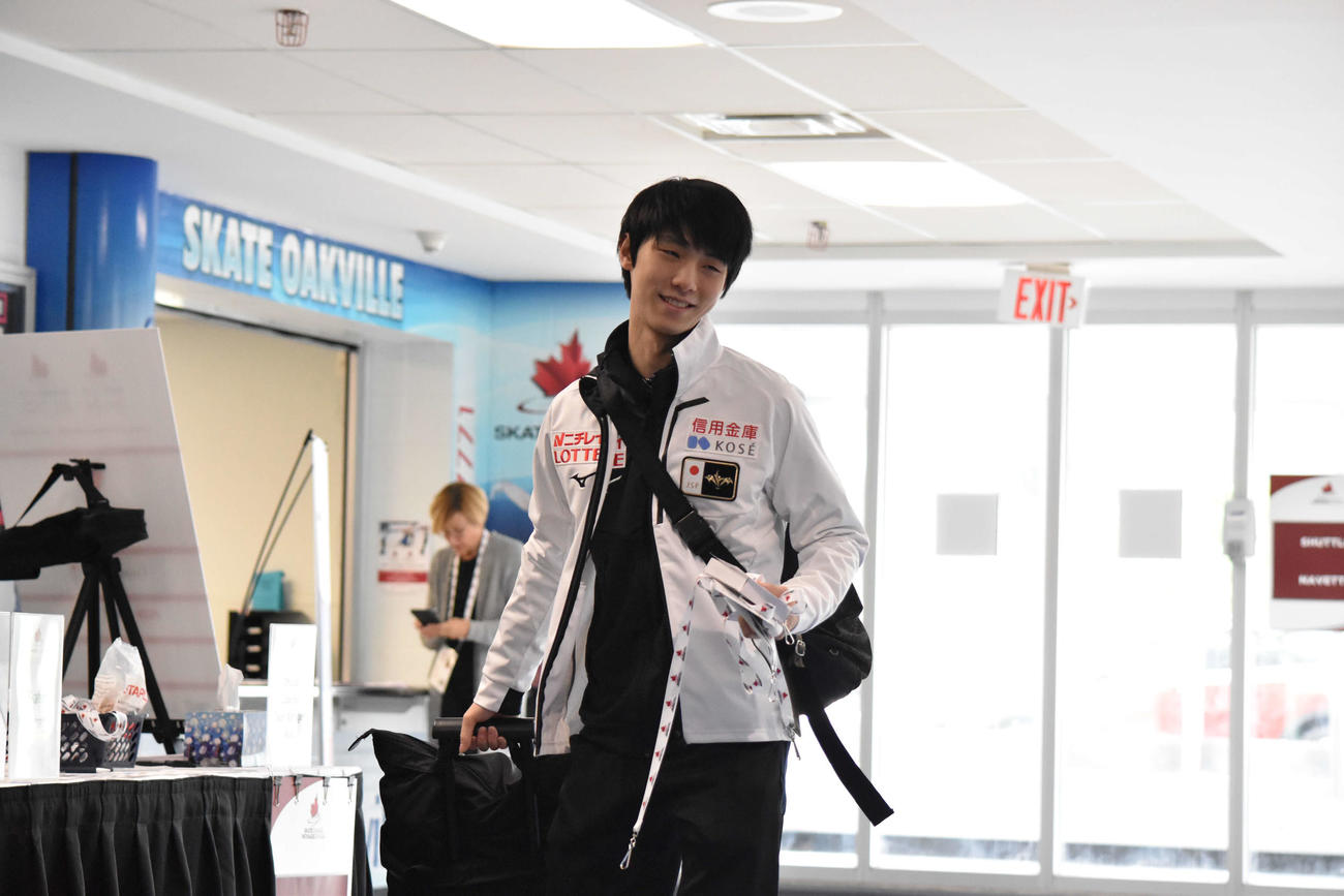 2019年9月11日、オータム・クラシック会場で、受け付け後に笑みを浮かべる羽生結弦