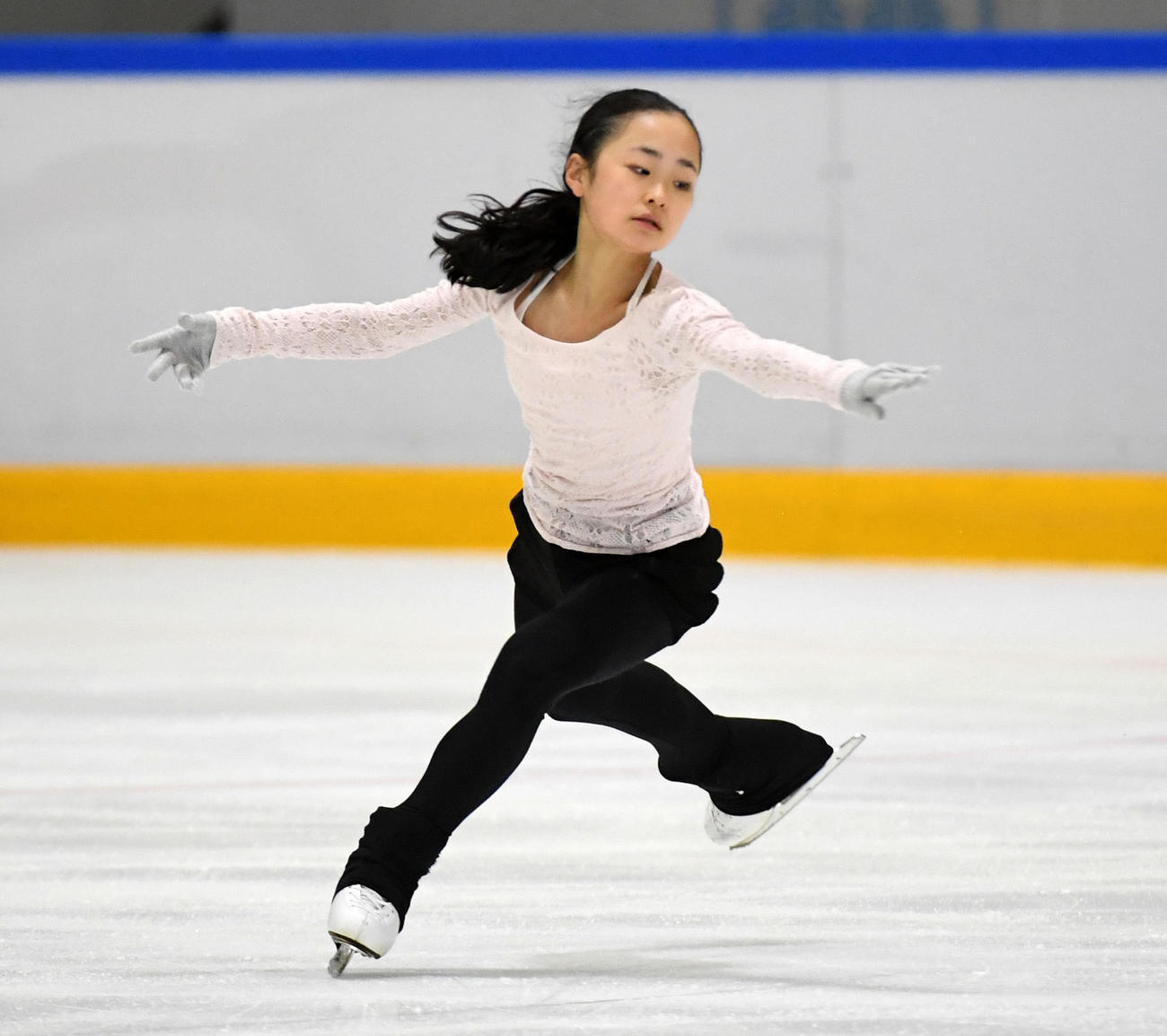 全日本ジュニアフィギュア合宿で練習を行う島田麻央（撮影・前岡正明）