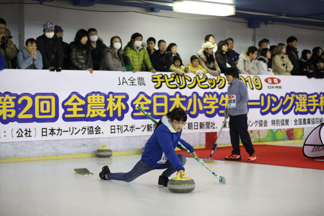 JA全農チビリンピック全農杯全日本小学生カーリング選手権大会の様子

