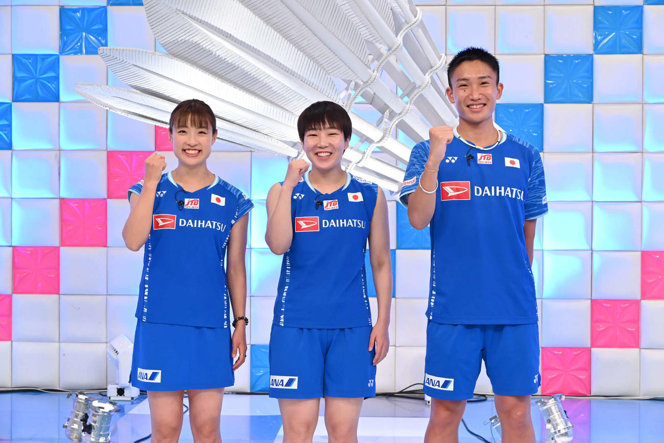 写真左からバドミントン女子シングルスの奥原、山口、男子シングルスの桃田（テレビ朝日提供）