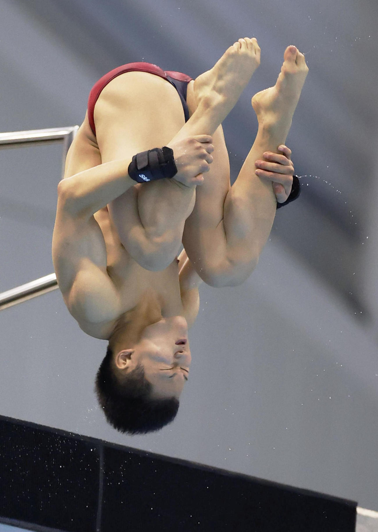 男子高飛び込みで優勝した玉井陸斗の演技